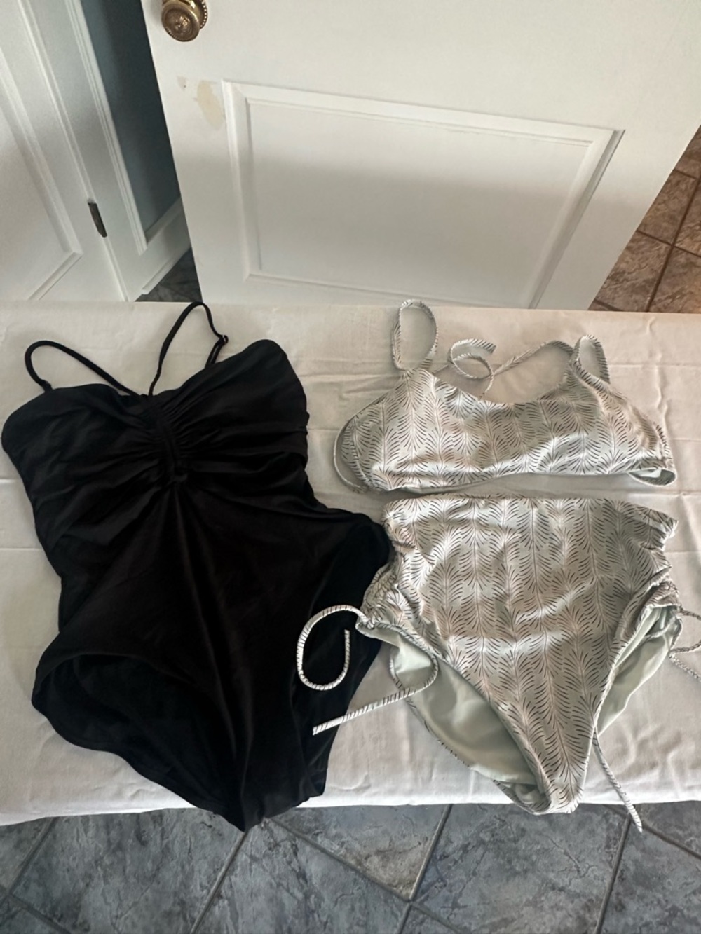 CALIA by Carrie Underwood Black Ruched One-Piece & green -Patterned Bikini Set
